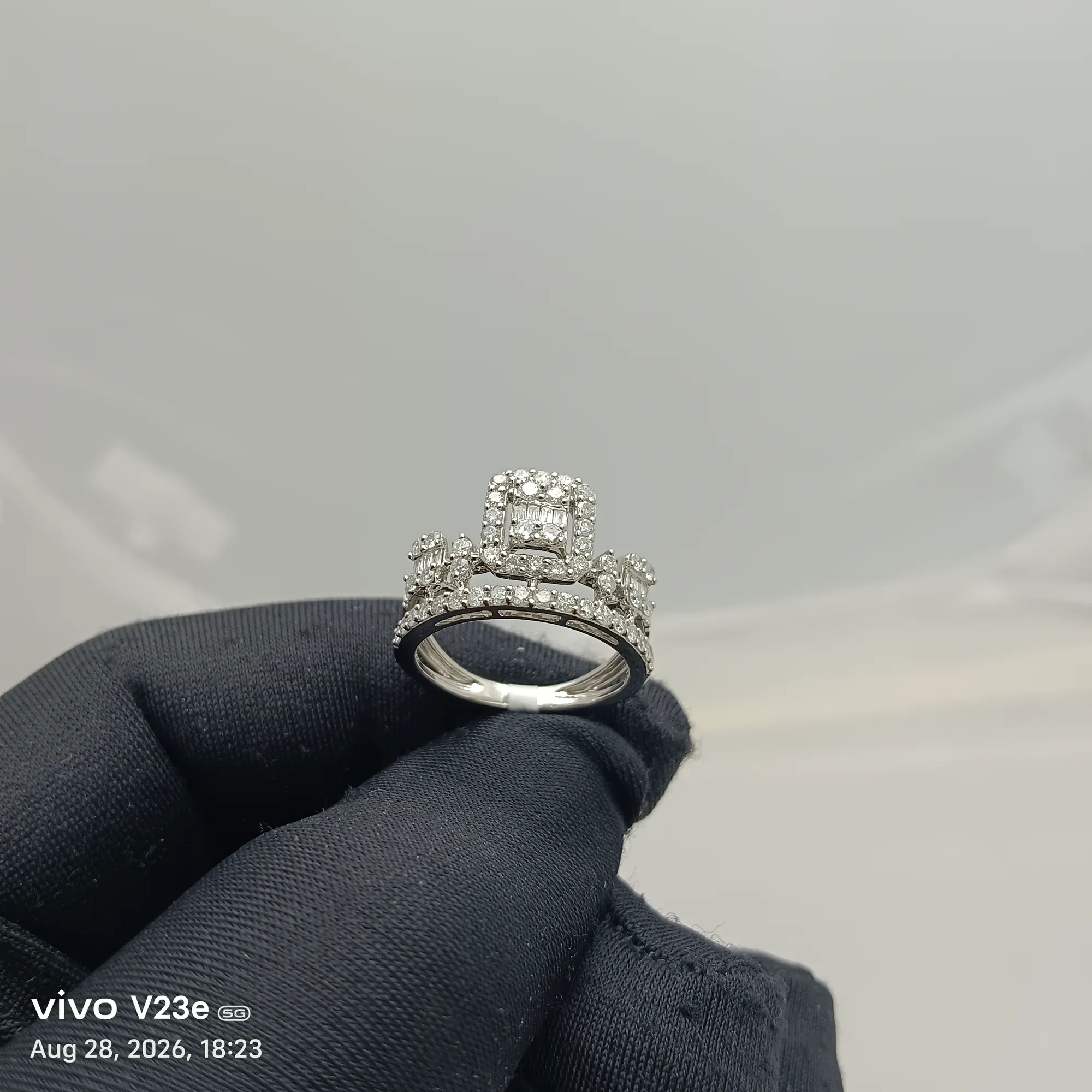 DIAMOND RING