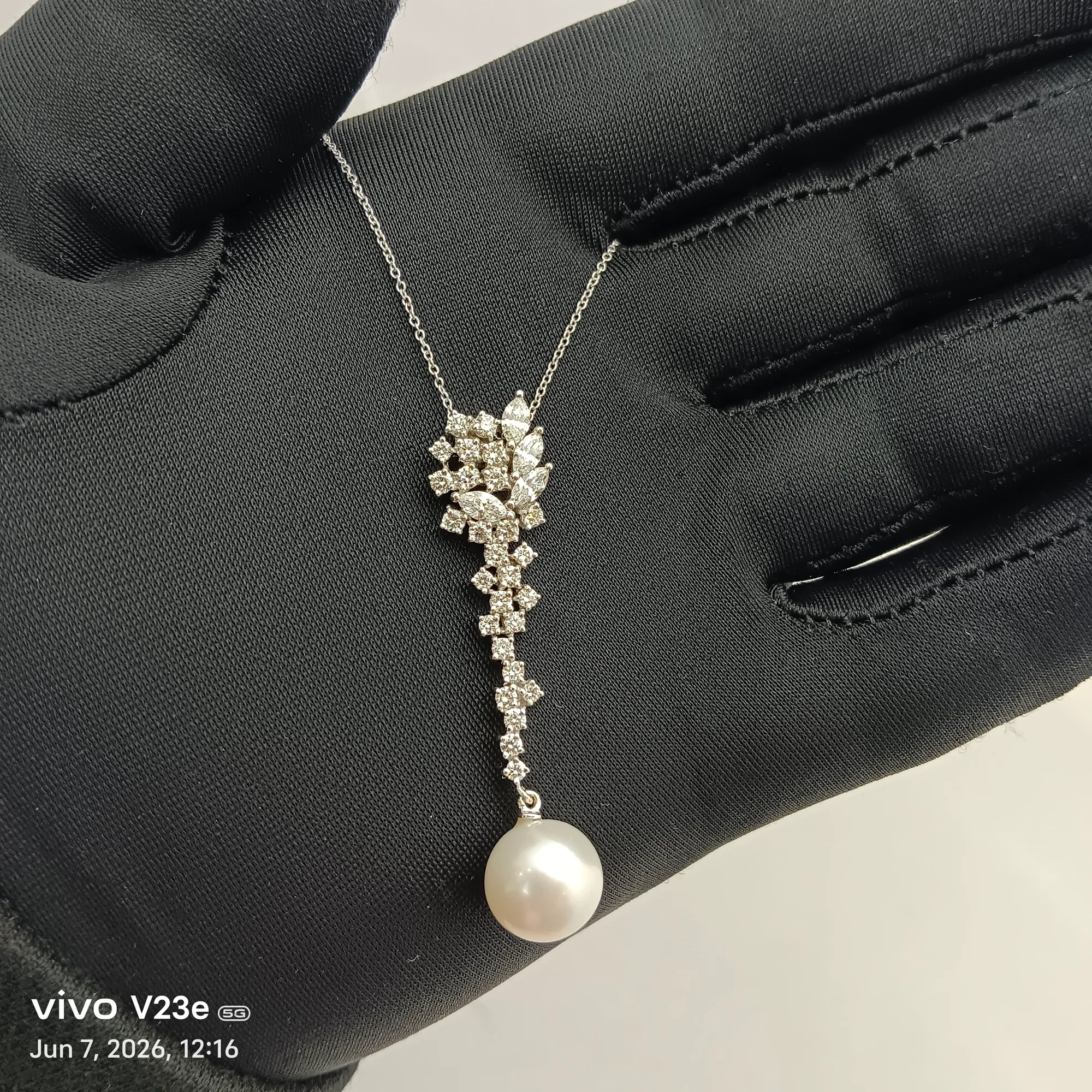 PEARL PENDANT NECKLACE