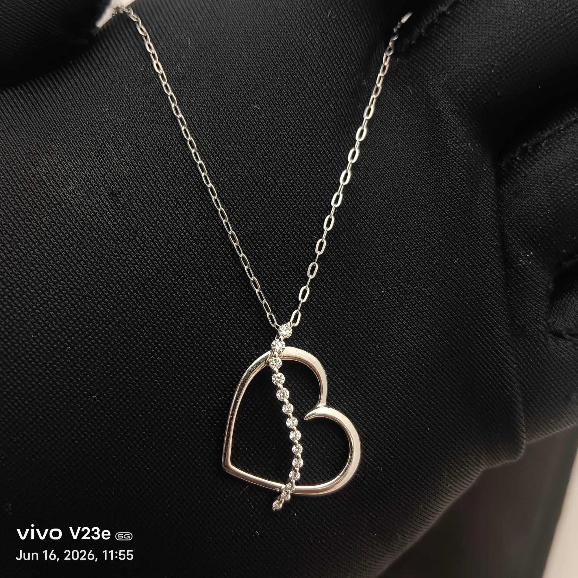 PENDANT NECKLACE