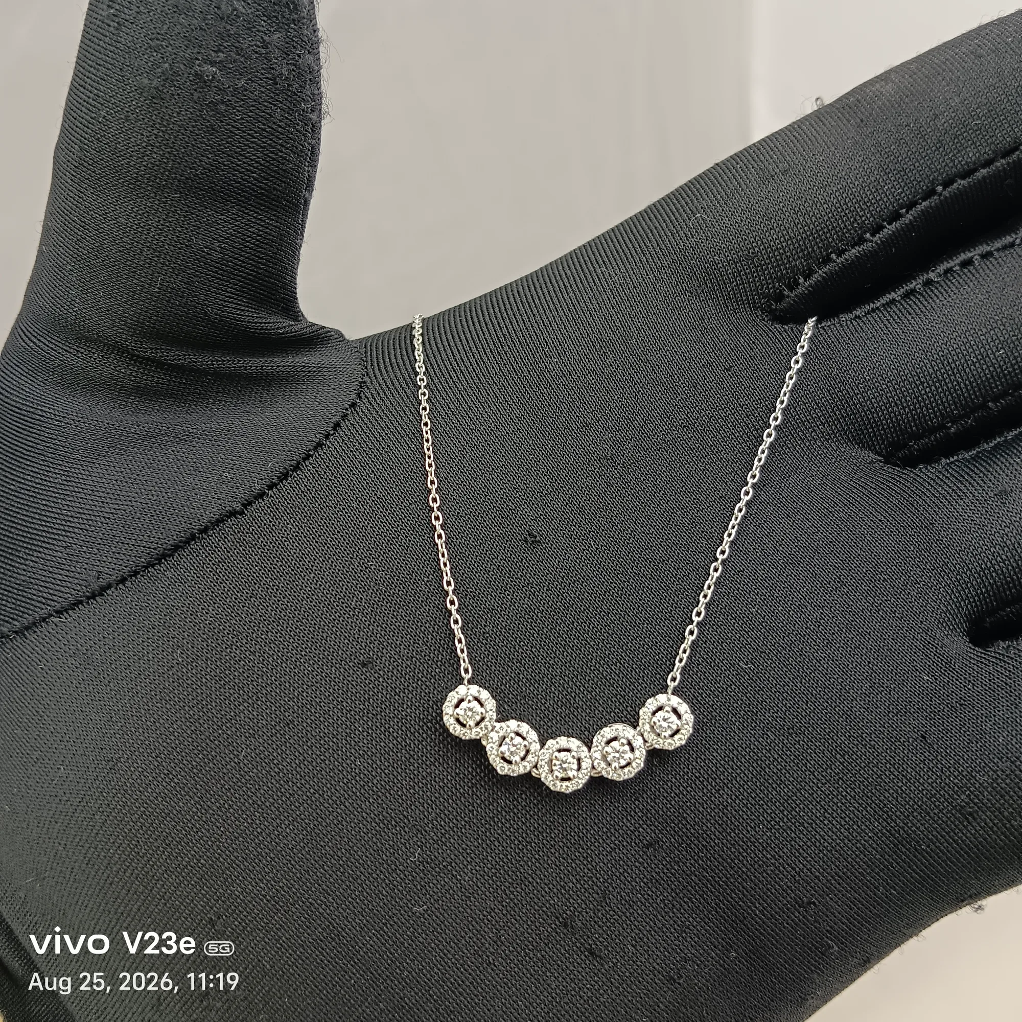 PENDANT DIAMOND NECKLACE